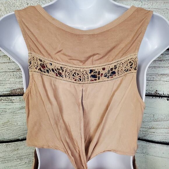 BKE Gimmicks XS Beige Crochet Lace Tank Top with Open Back Twist - Picture 4 of 8